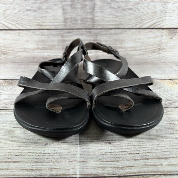 Olukai Upena Womens Size 10 Sandals Leather Strappy Toe Loop Adjustable Silver - Picture 2 of 11